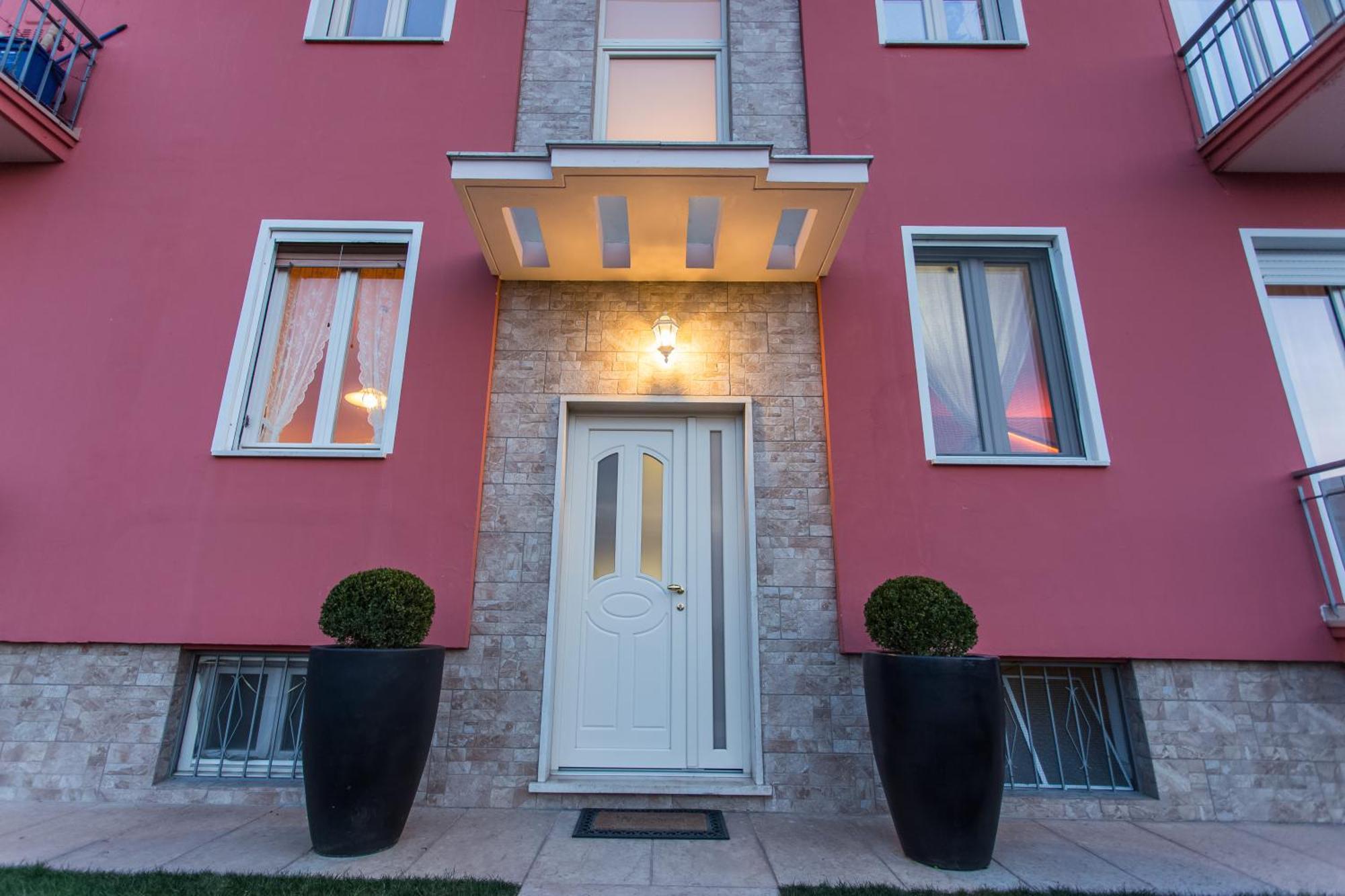 Lm House Apartment Lonato Bagian luar foto