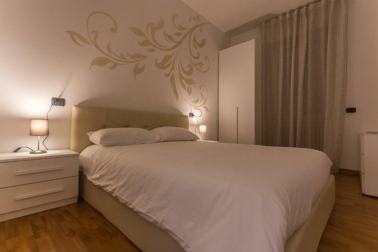 Lm House Apartment Lonato Bagian luar foto