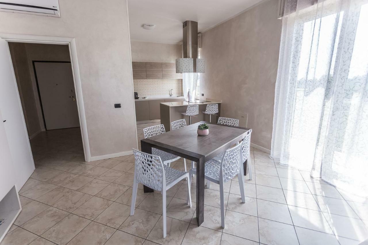 Lm House Apartment Lonato Bagian luar foto