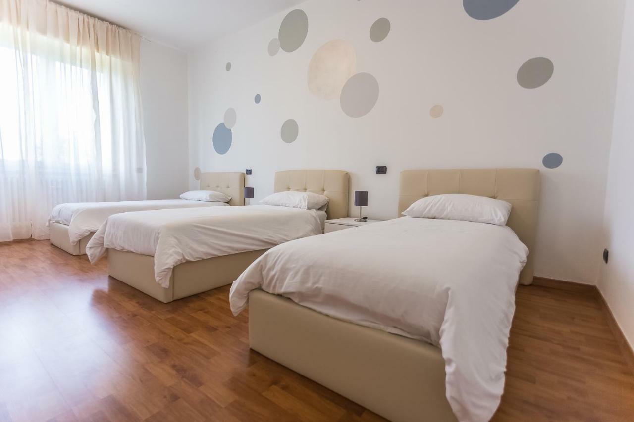 Lm House Apartment Lonato Bagian luar foto